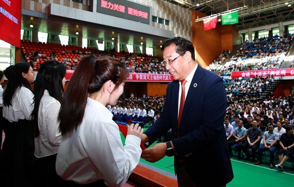 我校2026年毕业典礼在南校区体育馆