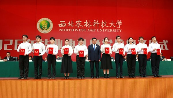 对照阅读此外校党委书记黄思光